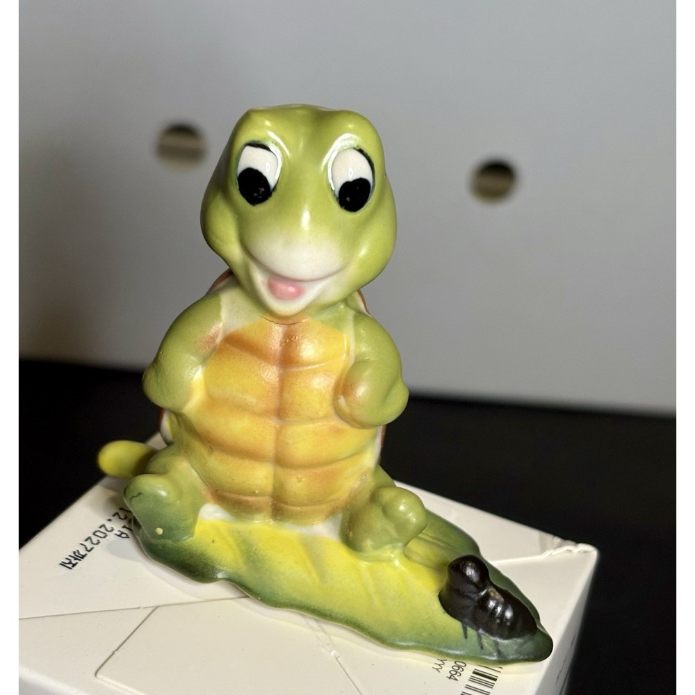 Vintage Cute derpy Happy turtle w/ ant friend on a leaf ceramic 2.5"